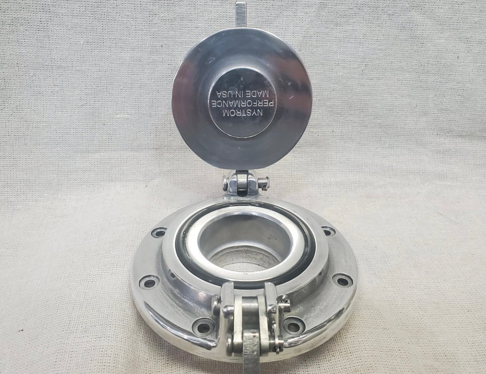 NYSTROM LATCHING GAS CAP